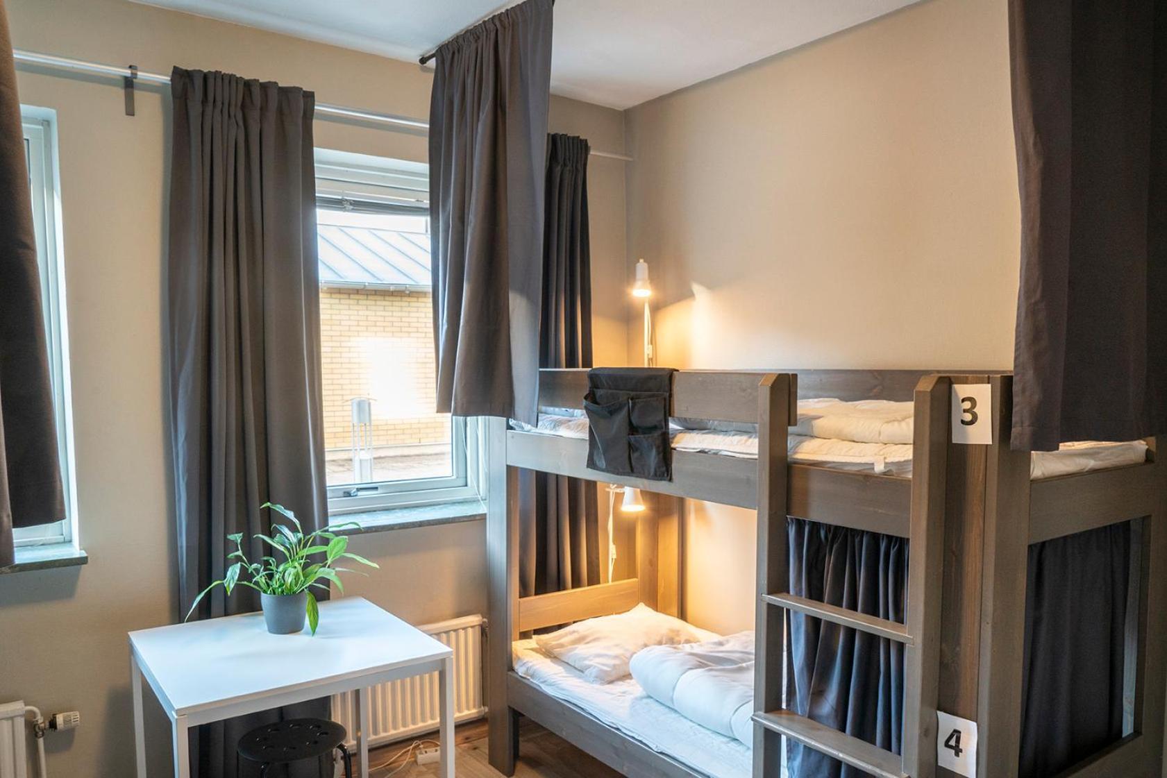 NUR FÜR MÄNNER – Bett im Schlafsaal mit 8 Betten